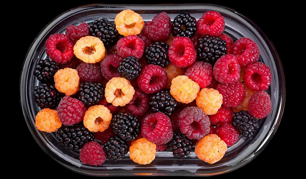 малина, ягоды, природа, лето, витамины, fresh, raspberries, blackberries, bowl, sun, summer, see, up, food, vitamin
