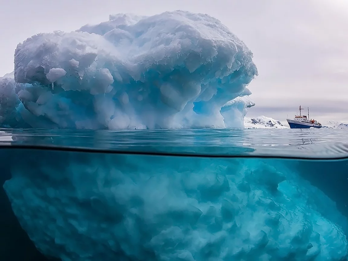ice, iceberg, berg, stone, solar, wet, wets, drop, drops, eyes, see, nice, sea, jcean, ocean, under, sun, sky, summer, sand, smile, wide