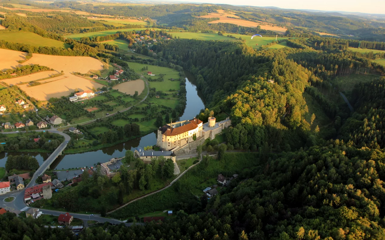 лес, republic, замок, горы, чехия, дома, природа, czech, река