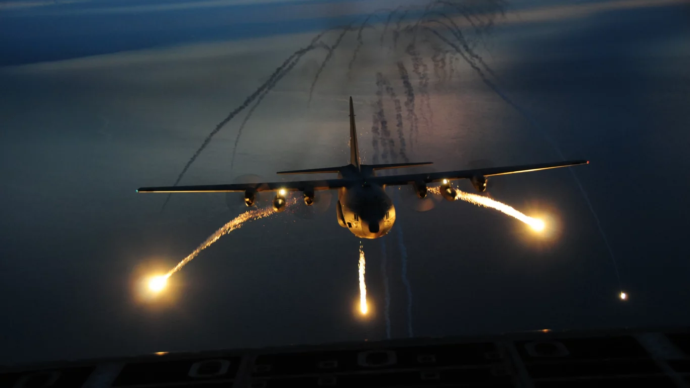 с-130, самолёт, взлёт, вспышки, геркулес, ночь, аэродром