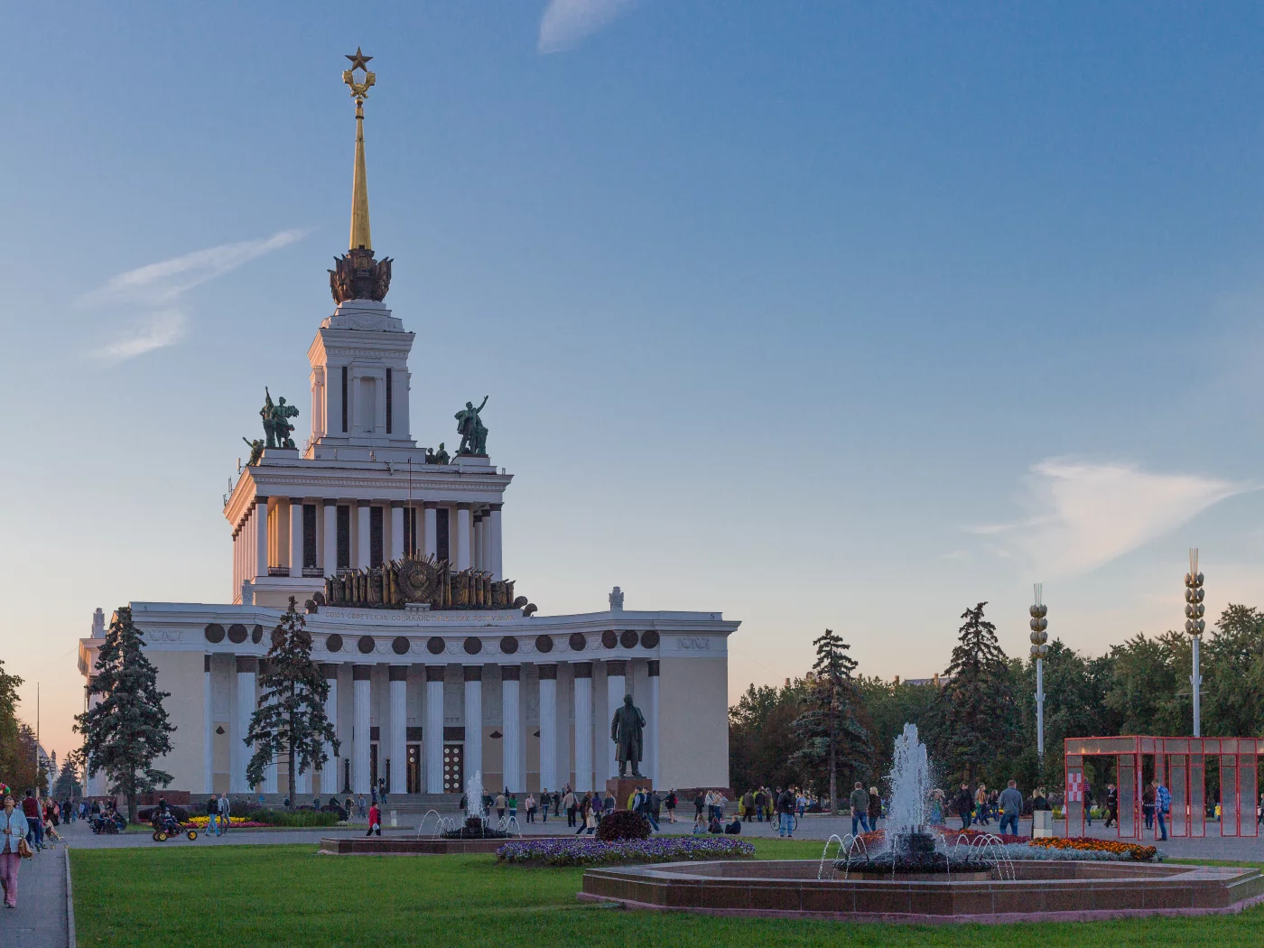 москва, россия, архитектура, ссср, памятник, ленин, фонтан, здание, колонны, шпиль, звезда, герб, небо, облака, деревья