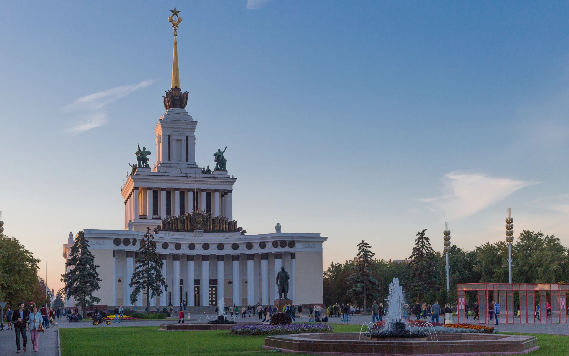 москва, россия, архитектура, ссср, памятник, ленин, фонтан, здание, колонны, шпиль, звезда, герб, небо, облака, деревья