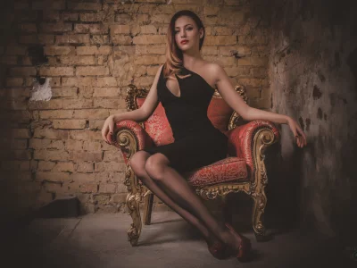 шатенка, сидит, кресло, платье, колготки, туфли, каблуки, поза, девушка, милая, красивая, сексуальная, симпатичная, секси, стройная, милашка, модель, няшка, взгляд