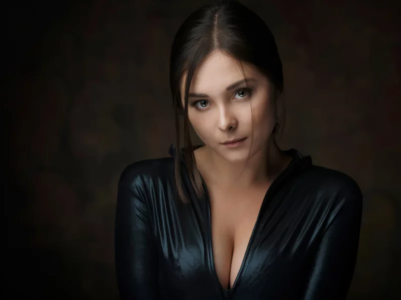 девушка, шатенка, взгляд, кожа, сиськи, титьки, грудь, декольте, вырез, молния, милая, красивая, сексуальная, симпатичная, секси, стройная, милашка, модель, няшка