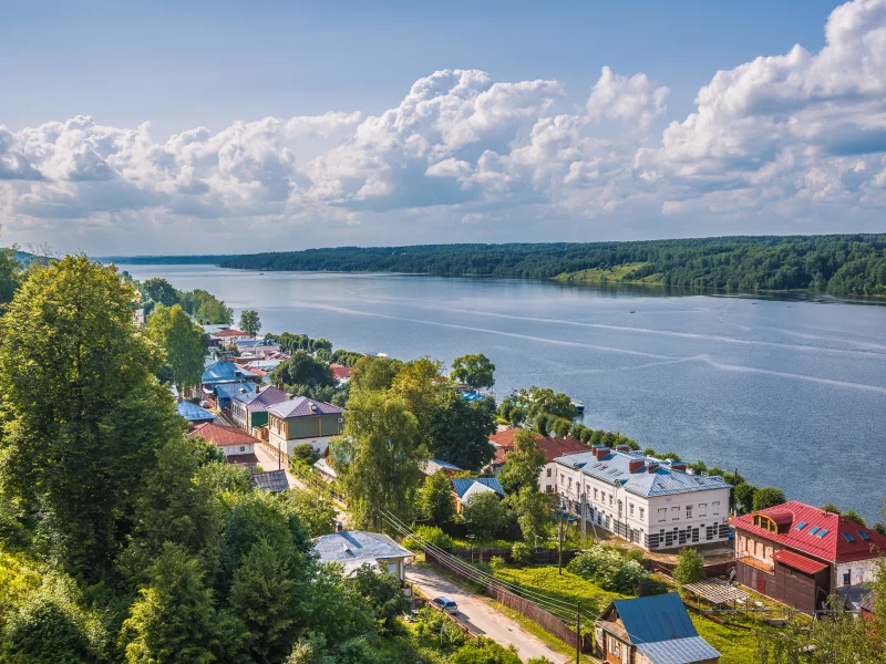 плёс, россия, река, волга, лето, пейзаж, лес, природа, деревья, небо, облака, дорога