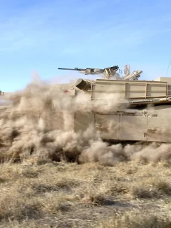 танк, пустыня, пыль