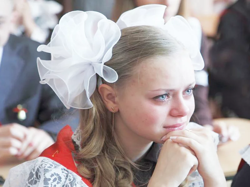 выпускница, школа, слезы, неизвесиность, прощание, взросление