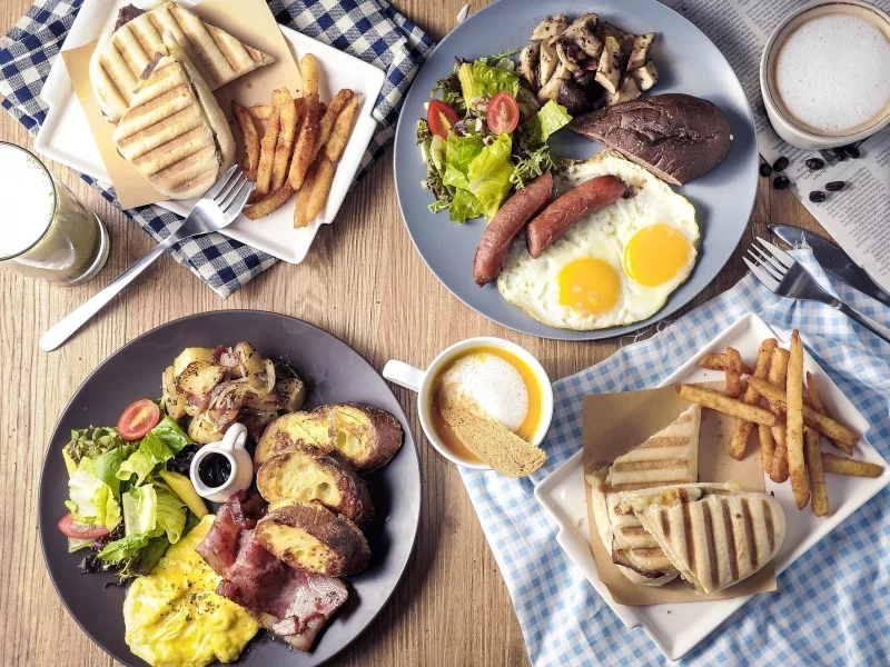 блюда, ассорти, яичница, хлеб, мясо, сосиски, кофе, картофель