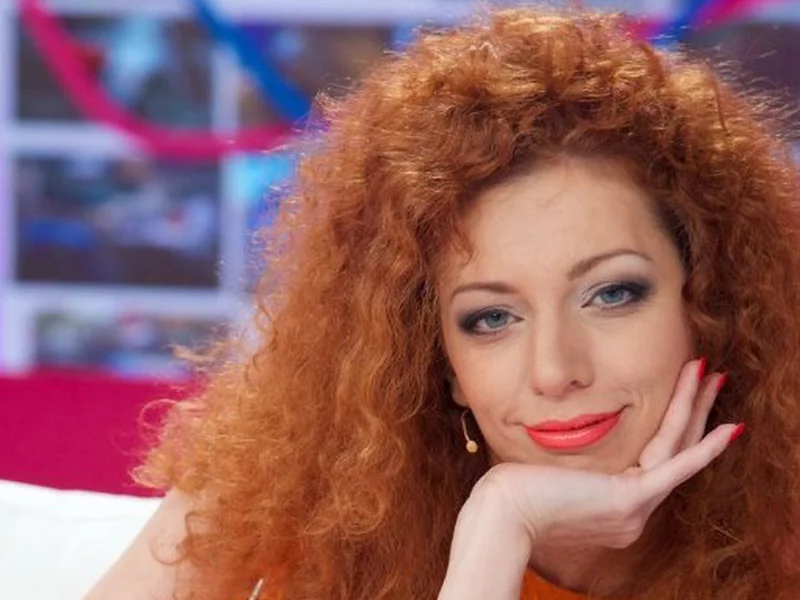 юлия коган, певица, красавица, фигура, рыжая, лицо, крупно, фон, секси