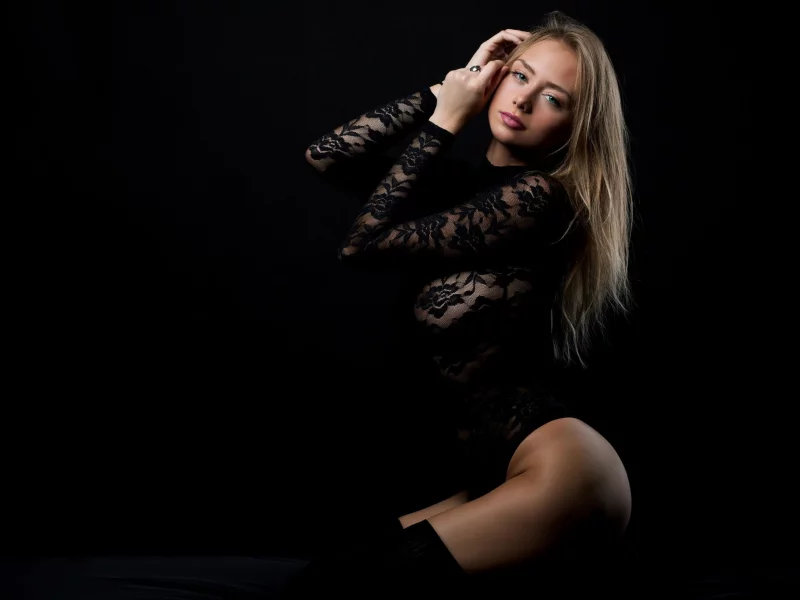 karolina debczynska, девушка, модель, милая, красивая, стройная, фигура, блондинка, боди, чулки, кружева, поза