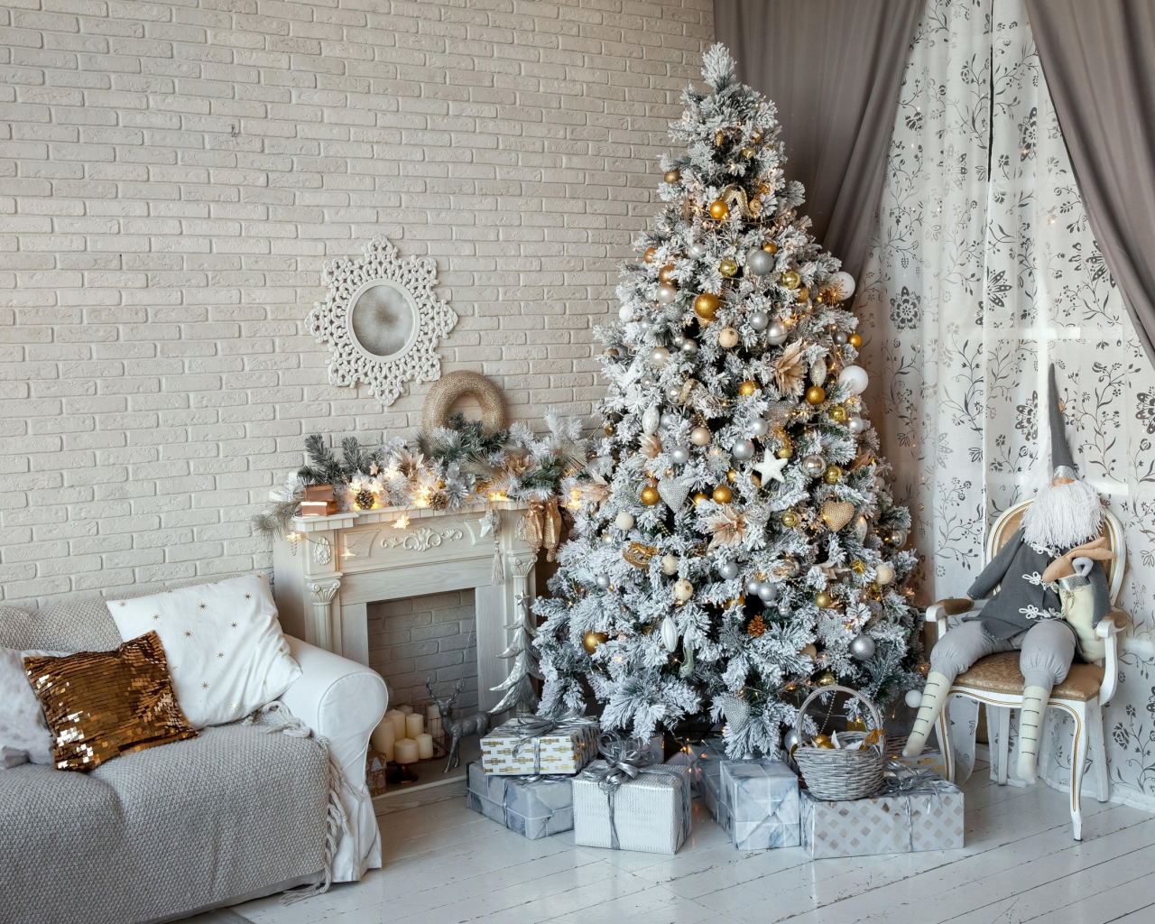 камин, рождество, новый год, елка, шторы, гном, игрушки, ёлка, стена, подарки, интерьер, диван