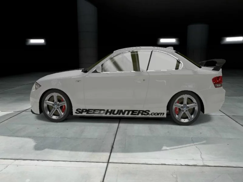 bmw 135, тюнинг, белый, гараж, надписи