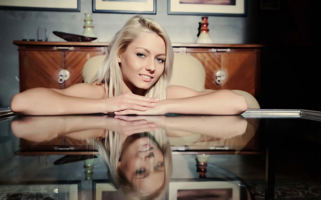 девушка, girl, sexy, секси, модель, blonde, блондинка, улыбка, smile, reflection, отражение