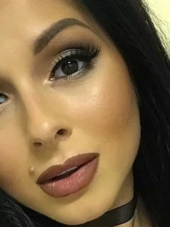 нюша, певица, брюнетка, волосы, взгляд, глаза, крупно, фон, губы, лицо