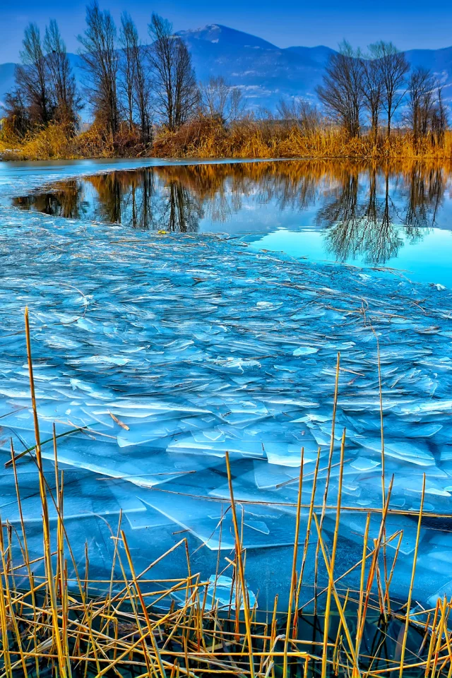 лёд, река