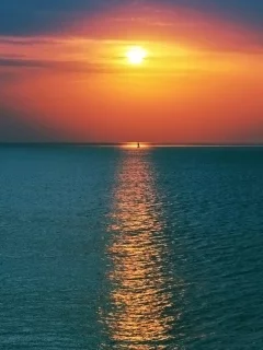 закат, море, яхта в далеке