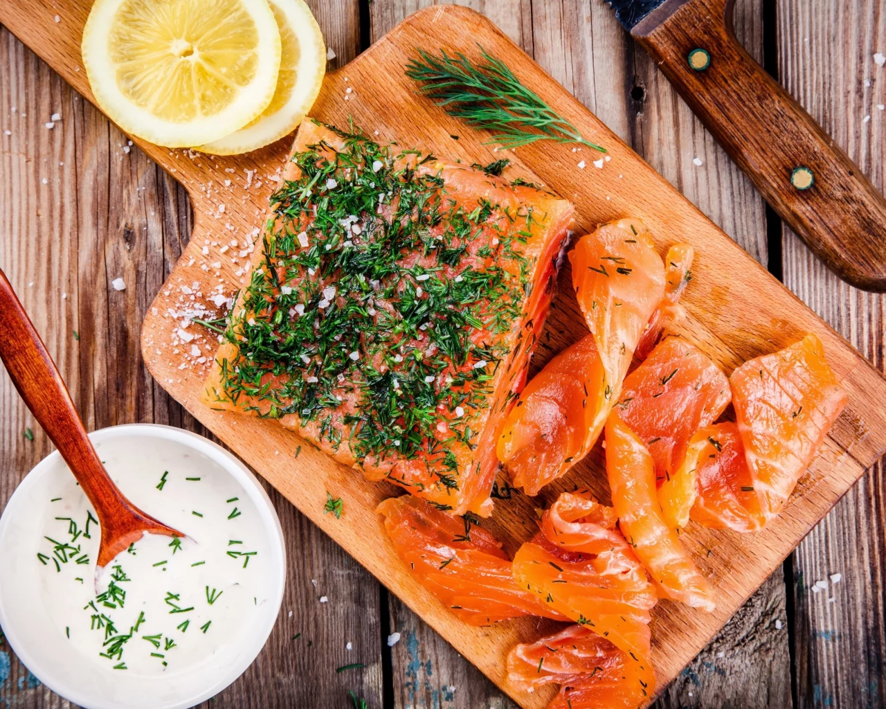 seafoods, рыба, специи, fish, соус, зелень, вкусно, lemons, лимон