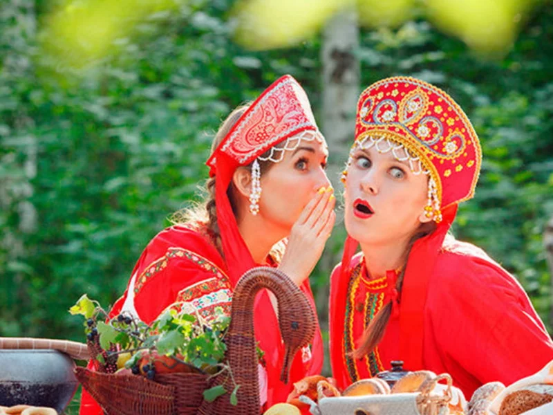 две девушки, русские, удивленость, кокошник, русский наряд, поза