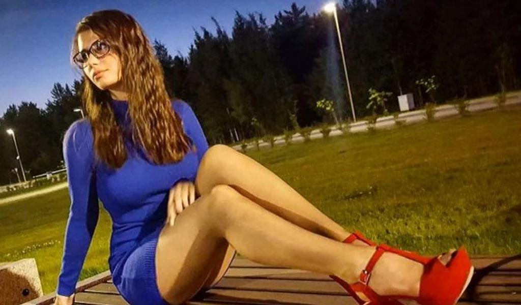 девушка, ножки, платье, волосы, фигура, туфли, грудь
