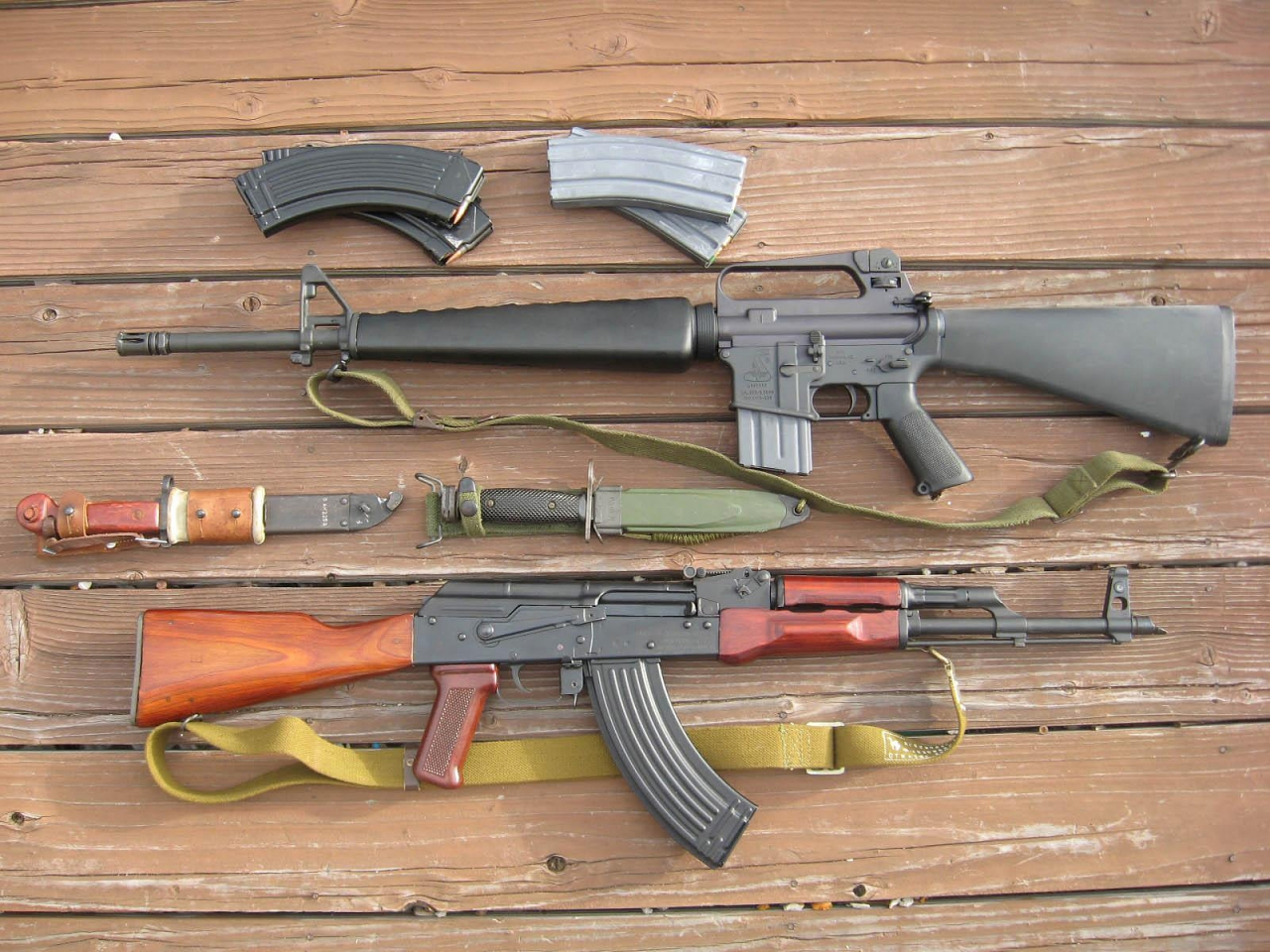 калашников, ак, 47, ak47, 762x39mm, кольт, м16, colt, m16a1, 556x45mm, gun, hand, kalashnikov, ak, modern, weapon, weapons, military, machinegun, rifle, bayonet, ammo, gun, sun, day, see, wid, wide