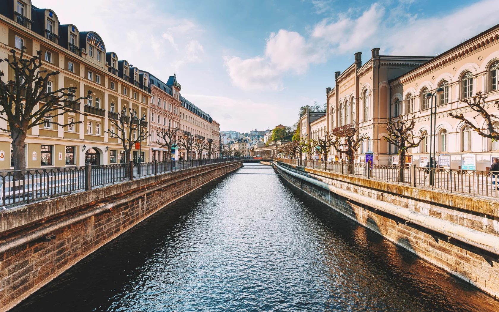 город, река