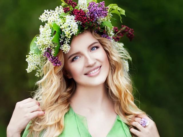 черёмуха, сирень, девушка, локоны, улыбка, блондинка, венок