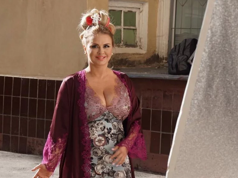 анна семенович, актриса, певица, большая грудь, сиськи, волосы, одежда