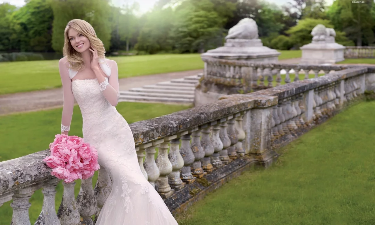 девушка, цветы, парк, girl, blonde, dress, white, flowers, roses, bouquets, pink, light, park, old, white, sun, see, sun, summer, nice, eyes, smile, wide
