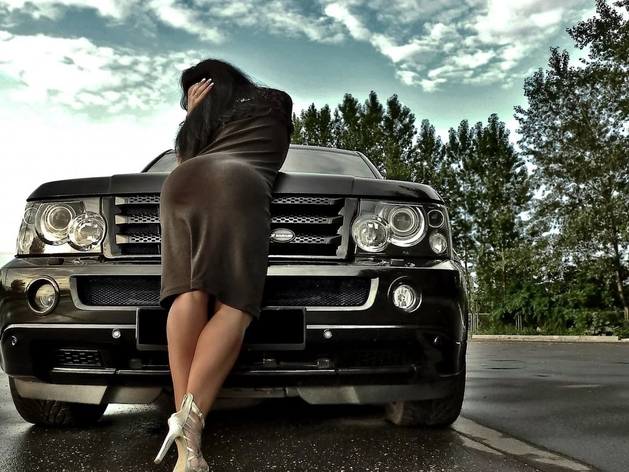 land rover, range rover sport, sexy, девушка, секси, брюнетка, попа, платье, вид сзади