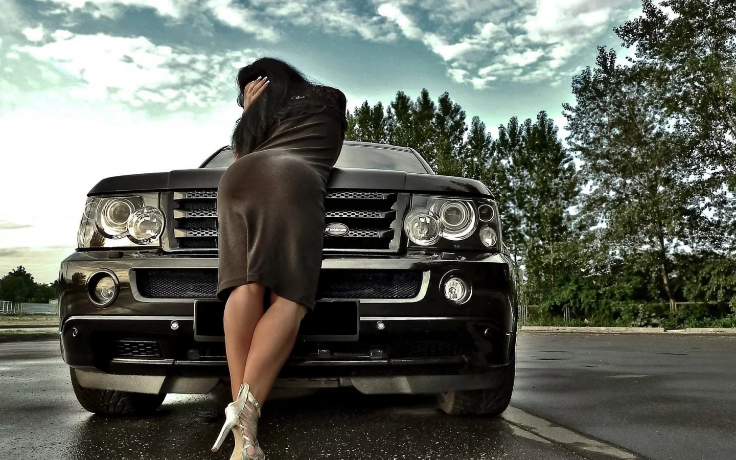 land rover, range rover sport, sexy, девушка, секси, брюнетка, попа, платье, вид сзади