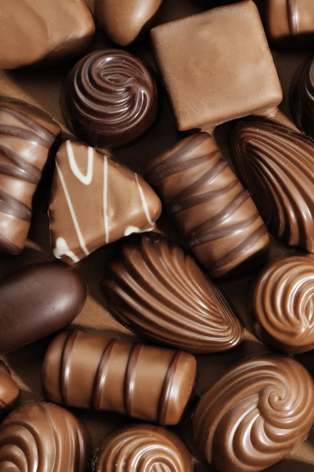 шоколад, фигурный, стол, конфеты, комната, table, chocolate, curly, candy, assortment, room, nice, sweets, environment, wood, table, main, room, read, nice, wide