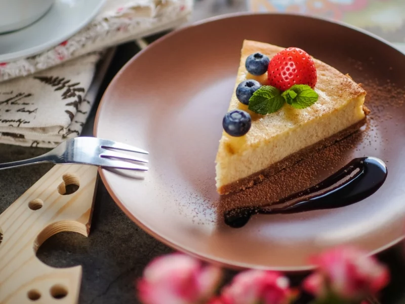 tort, iagody, chizkeik, klubnika, golubika