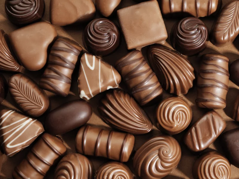 шоколад, фигурный, стол, конфеты, комната, table, chocolate, curly, candy, assortment, room, nice, sweets, environment, wood, table, main, room, read, nice, wide
