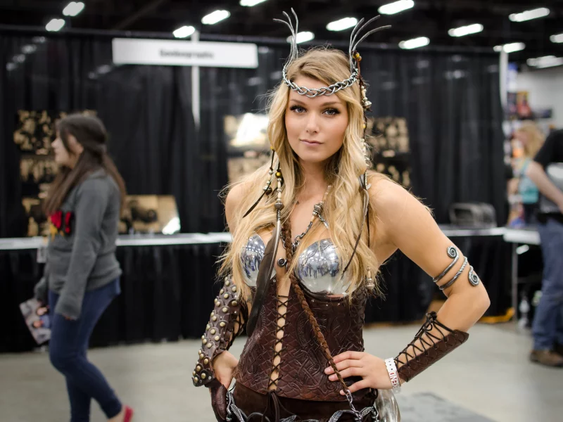 девушка, костюм, викинг, girl, viking, room, hall, blonde, costume, brown, front, light, white, see, lips, eyes, nice, white, sky, wide