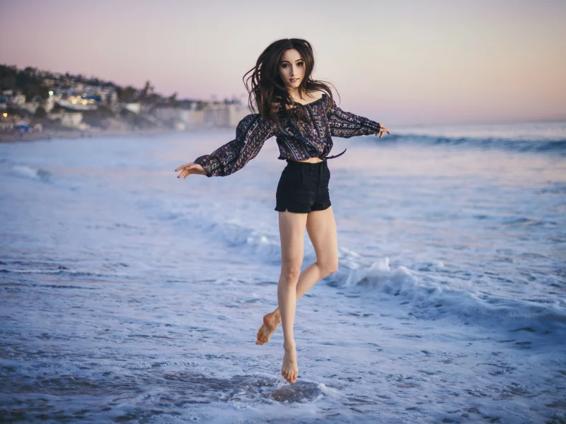девушка, пляж, girl, brunette, dress, shors, black, front, jump, beach, solar, dark, drop, lips, eyes, see, sea, sand, tide, nice, sky, wide
