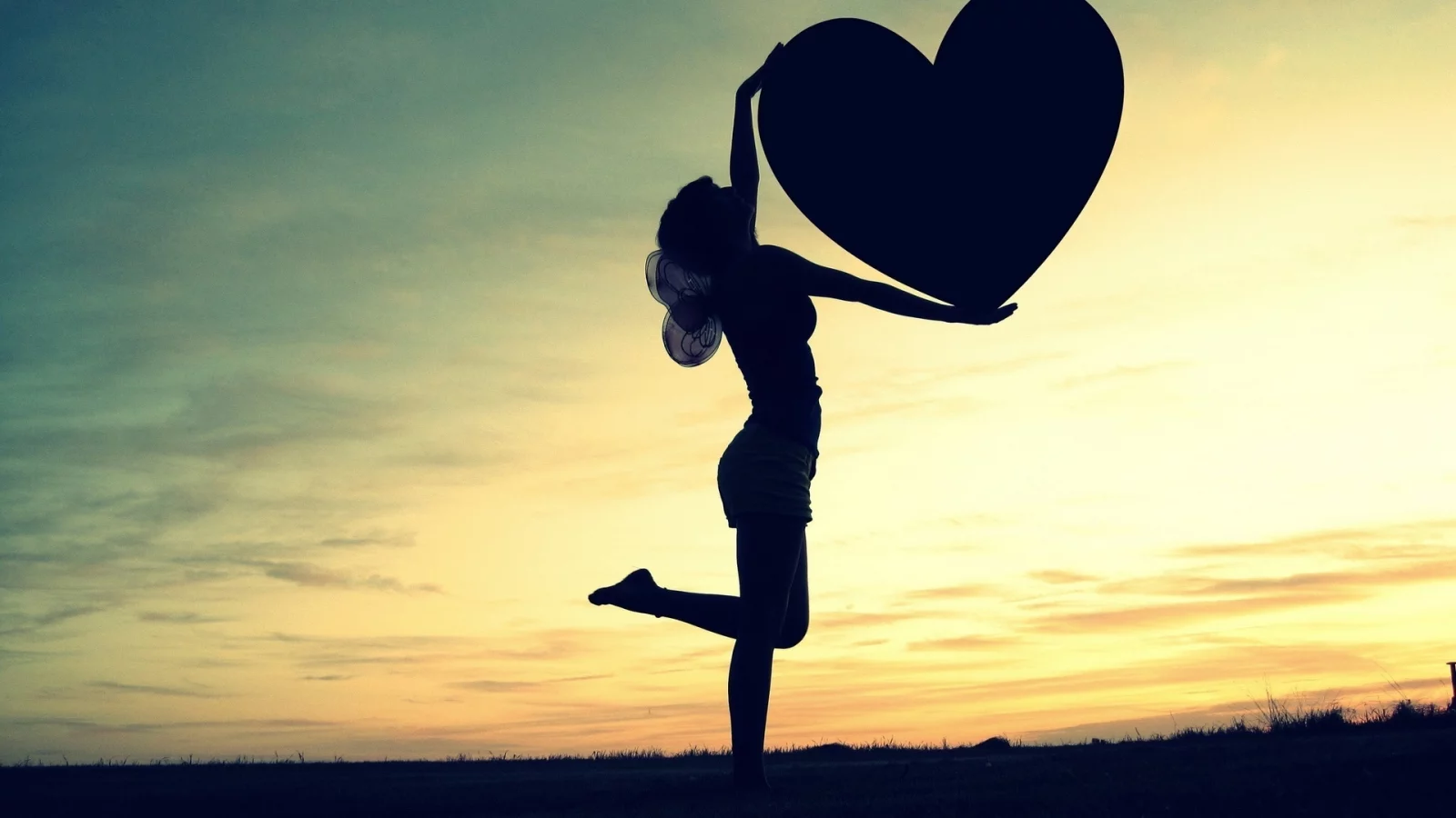 девушка, сердце, поле, girl, heart, field, sun, solar, dark, light, summer, see, nice, wide