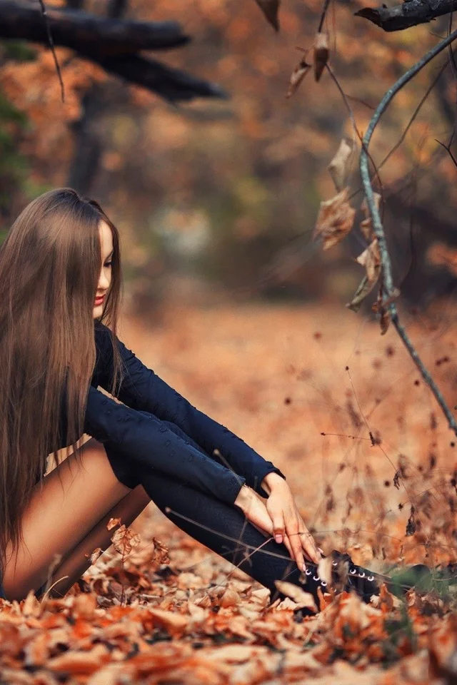 девушка, лес, осень, girl, forest, autumn, brunette, dress, color, dark, front, solar, grass, tree, trees, eyes, see, nice, sky, wide