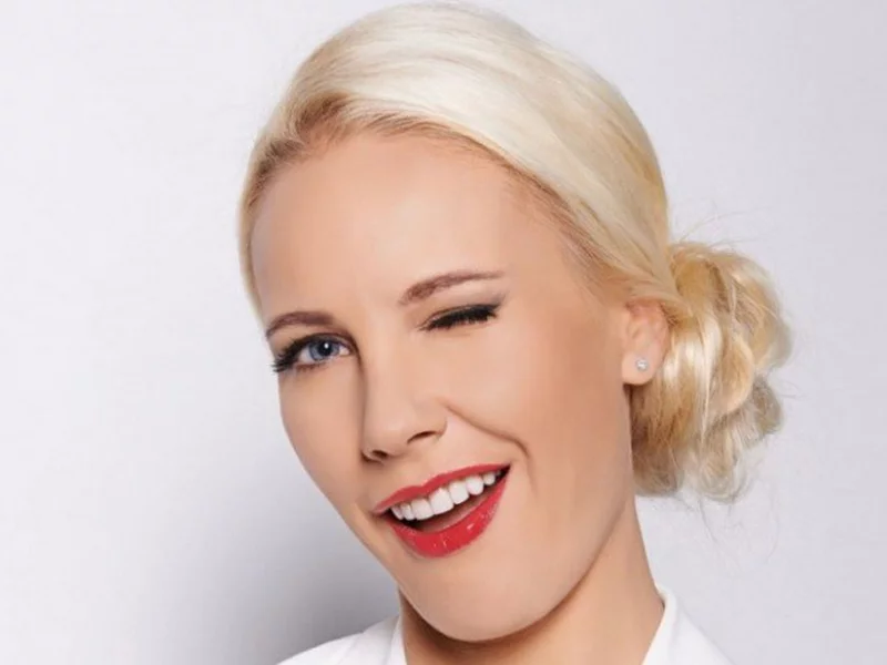 елена летучая, супер блондинка, волосы, крупно, макияж, красные губы, белые зубы, рабочий рот, глаза, телеведущая