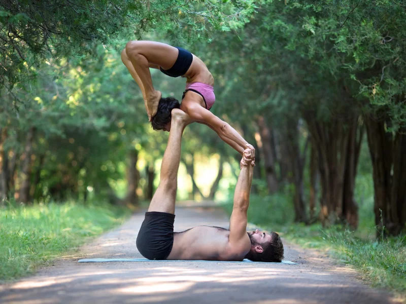 девушка, мужчина, гимнастика, гимнасты, girl, men, fitness, gymnastics, flexure, deflection, woorkout, hands, legs, muscle, sila, body, world, street, white, park, girl, aluren, nice, see, sport, wide