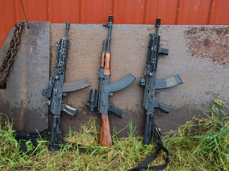 калашников, ак, акм, тюнинг, akm, 762x39, 762mm, russian, gun, hand, kalashnikov, ak, modern, tuning, tree variant, weapon, weapons, military, machinegun, rifle, gun, sun, day, see, wall, wid, wide
