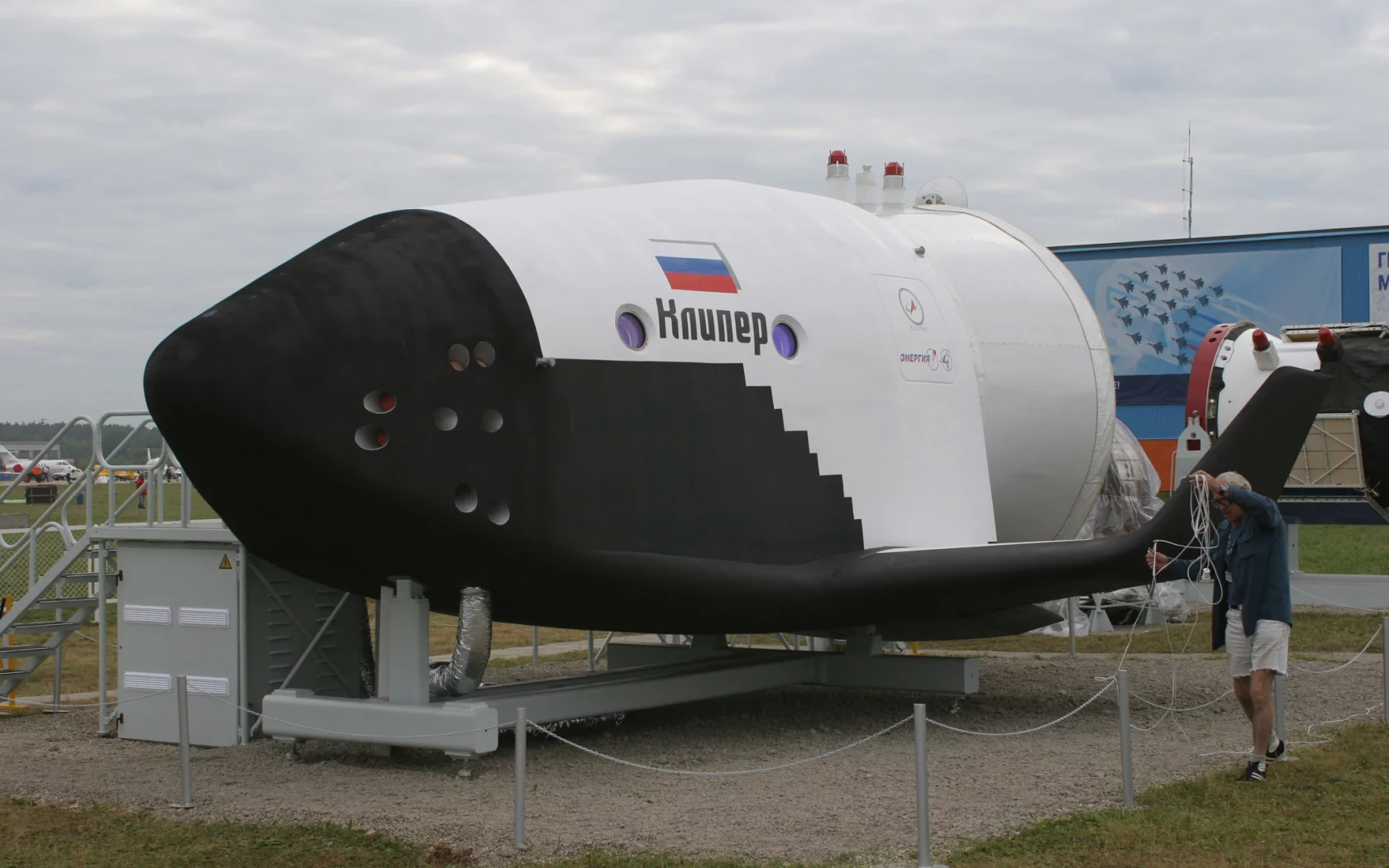 челнок, клипер, космос, cliper space, rus, orbit, shuttle, spaceship, see, airport, solar, sun, light, white, nice, wide