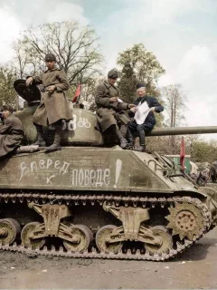 танкисты, танк, шерман, м4а2, 75мм, 1944, tankers, ww2, tank, sherman, m4a2, 75mm, armor, armored, military, weapon, weapons, gun, see, city, eyes, photocolorization, sky, wide