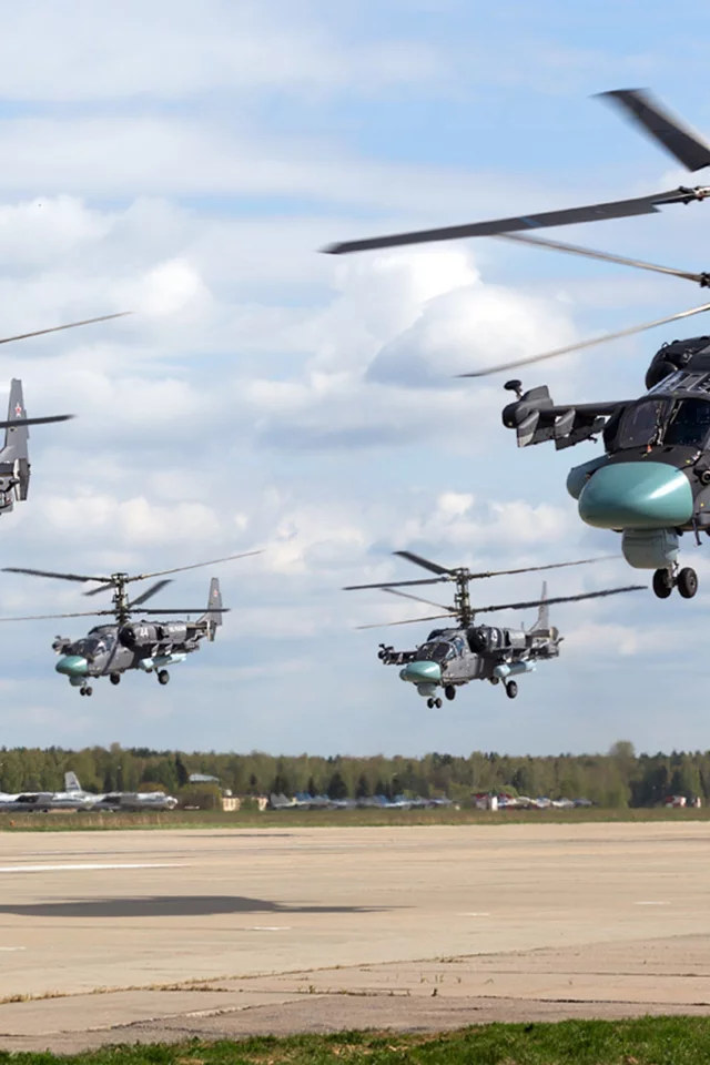 камов, ка52, ка, 52, аэродром, kamov, ka52, ka, aircraftamov, airfield, russia, alligator, army, military, front, helicopters, military, heli, high, fly, flight, sun, summer, see, sky, wide