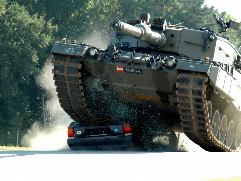 танк, леопард, пушка, 120мм, crushes car, road, main, battle, tank, leopard, 2a4, leo, gun, 120mm, armed, combat, vehicle, armor, armored, military, weapon, weapons, see, nice, wide