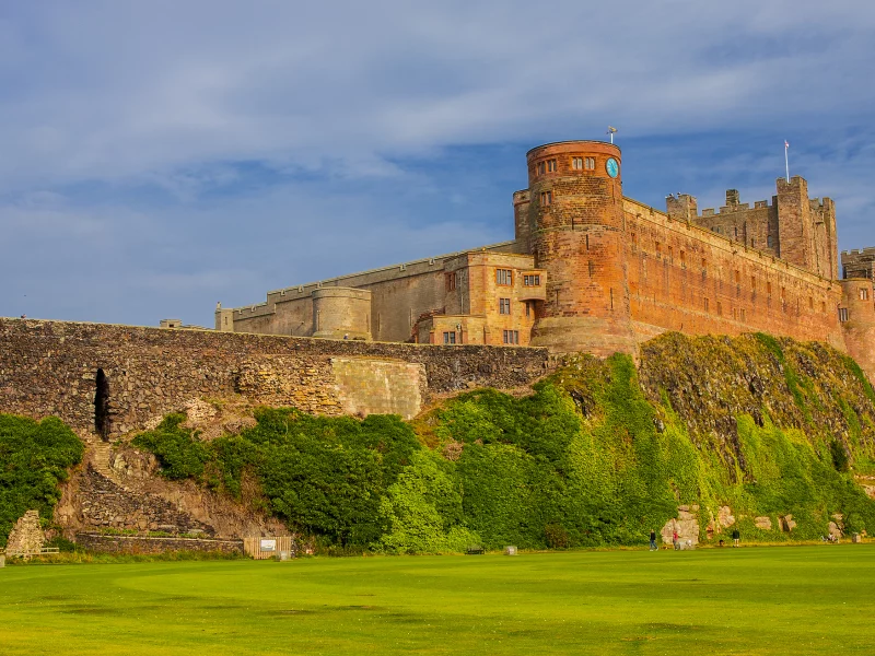 замок, англия, bamburgh, castle, northumberland, england, nature, landscapes, light, see, sun, day, nice, wide
