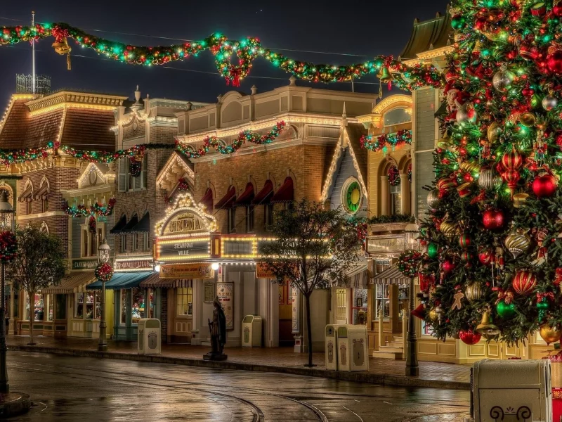 улица, ёлка, подарки, новый год, рождество, игрушки, street, happy, holidays, xmas, christmas, gifts, room, tree, spruce, see, toys, sun, winter, lights, nice, wide