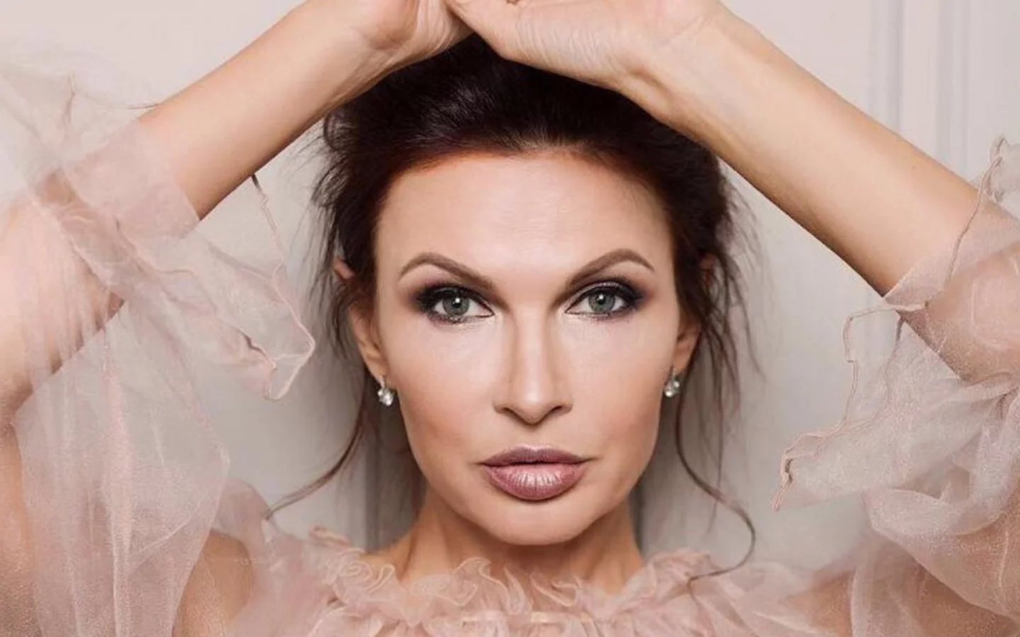 эвелина блёданс, актриса, крупно, большие глаза, пухлые губы, крупно, красивая женщина, женщина, макияж