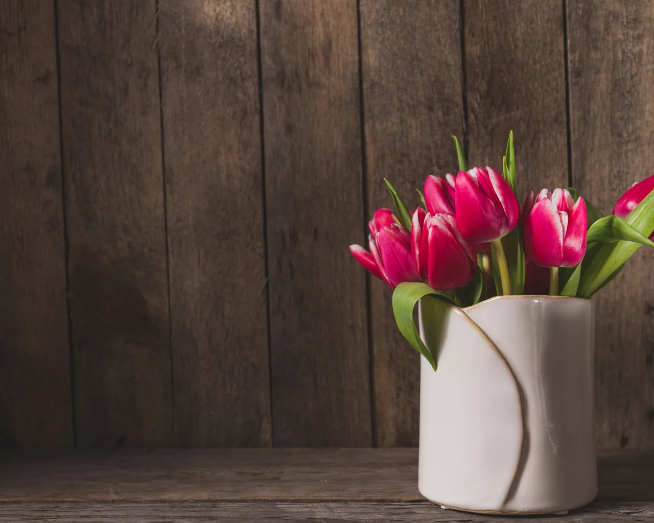 розовые, fresh, wood, pink, тюльпаны, tulips, букет, spring, flowers, цветы