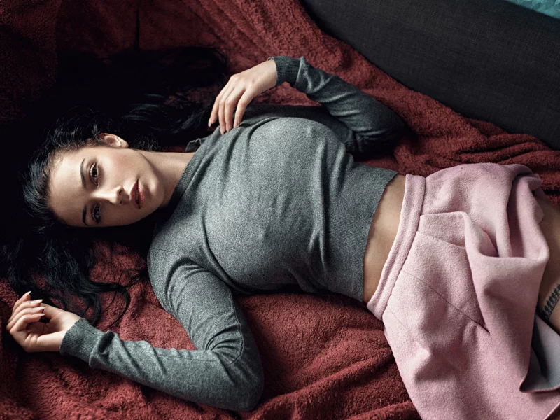 брюнетка, sexy, грудь, тату