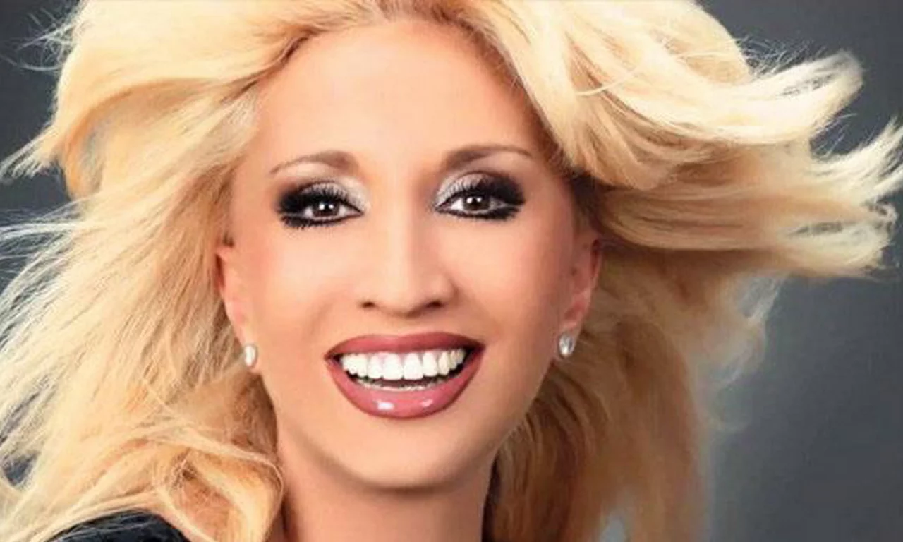ирина аллегрова, певица, крупно, блондинка, открытый рот, рабочий рот, макияж, большие глаза, красивые глаза, симпотичное лицо, белые зубы